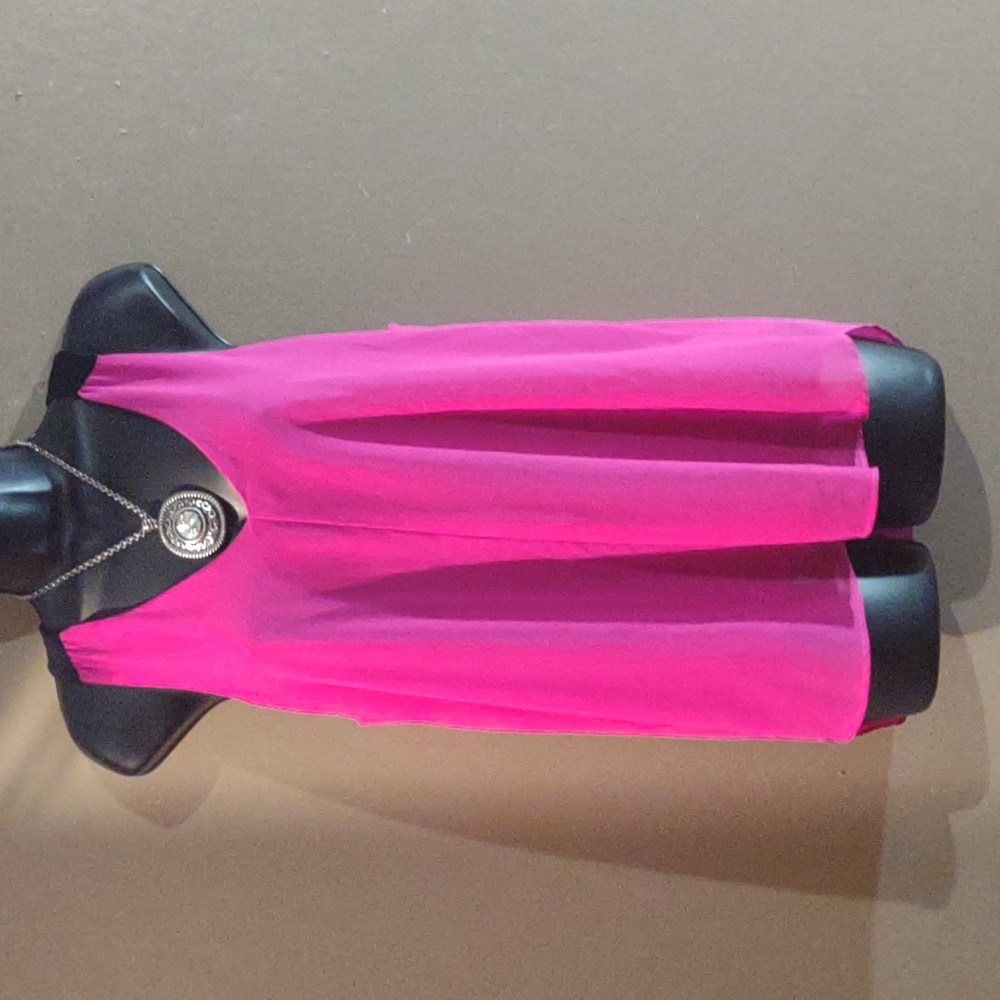 Cute sleeveless top medium